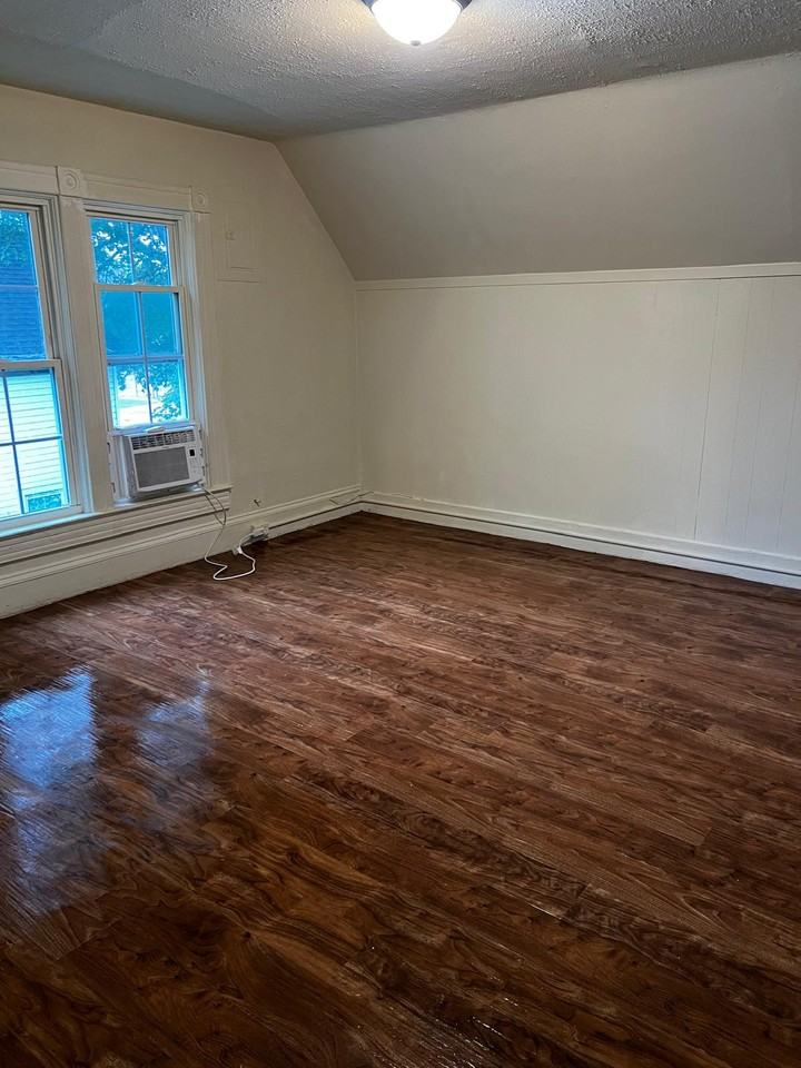 1037 Bluff St #2 - Photo 7 of 8