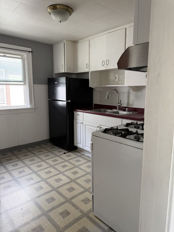 151 Shepard Ave - Photo 6 of 7