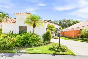 featured image of 2528 La Cristal Cir
