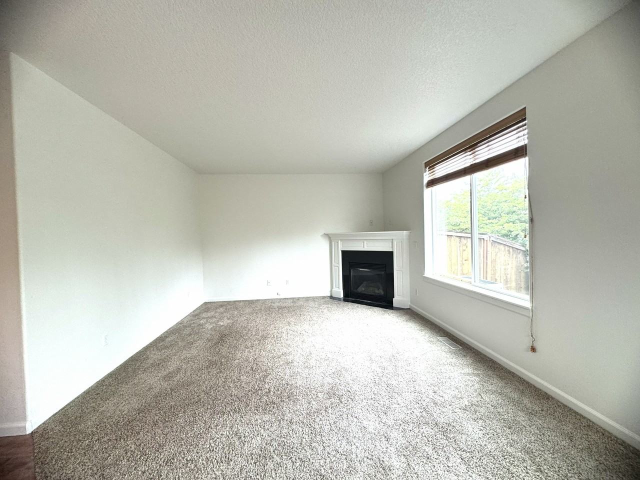 5822 Ne 59th Cir #1 - Photo 4 of 21