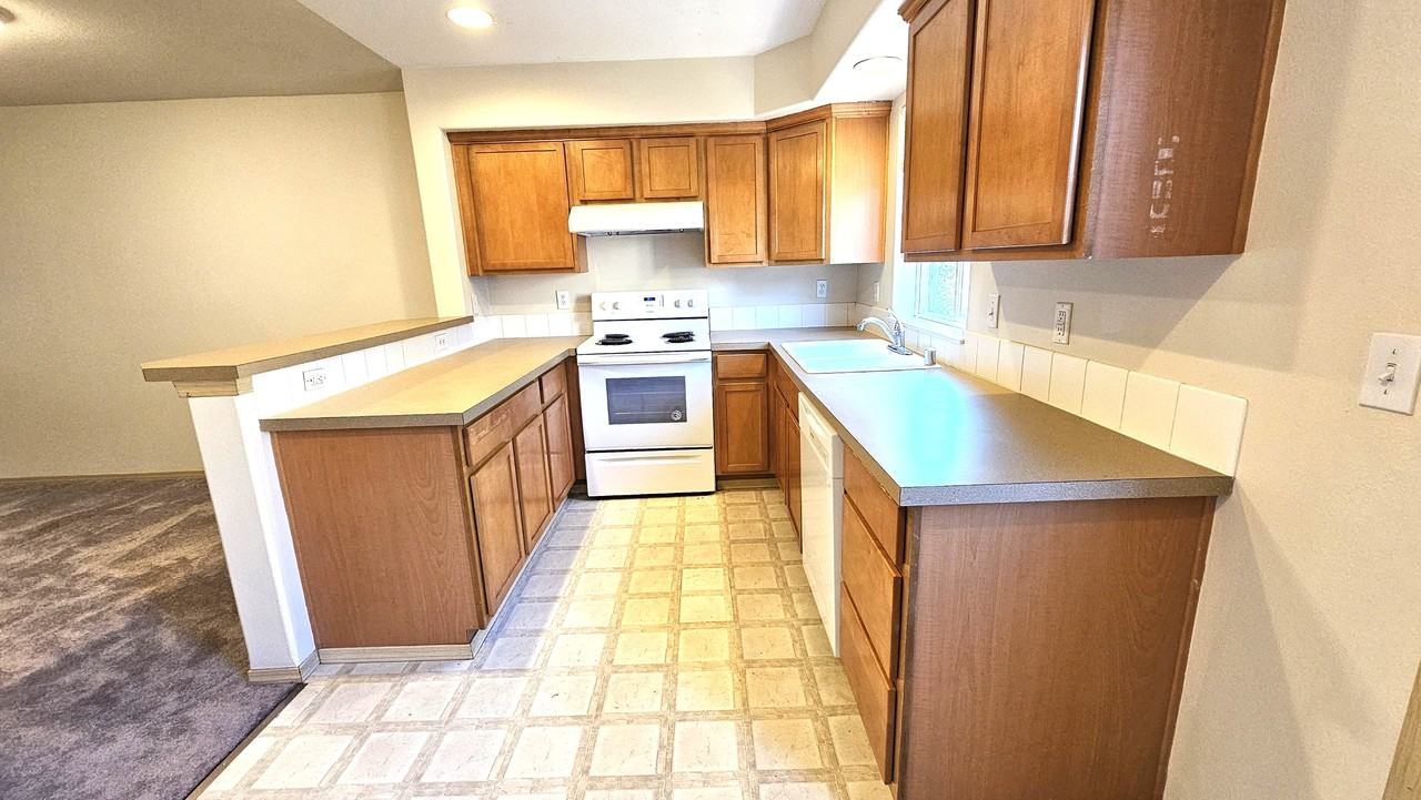 4484 Ne Nicholson Loop #1 - Photo 5 of 23