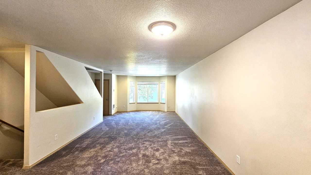 4484 Ne Nicholson Loop #1 - Photo 6 of 23