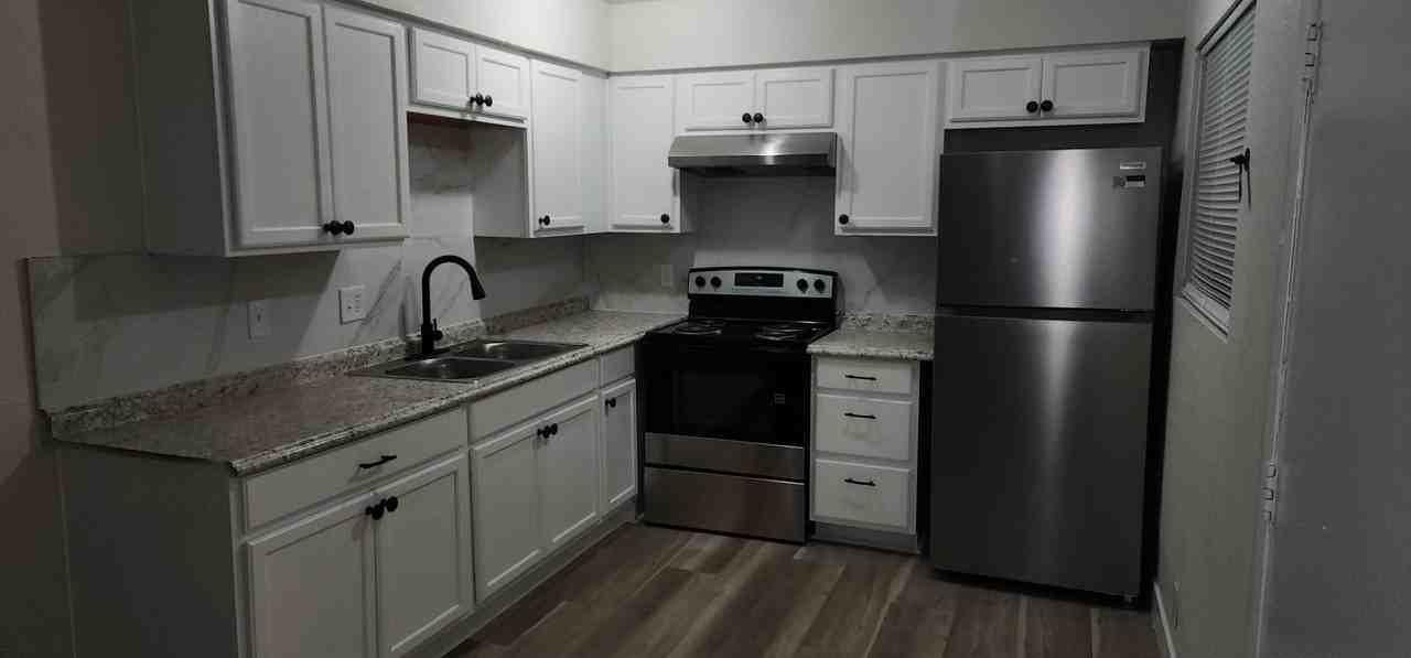 3390 Cambridge St - Photo 5 of 10