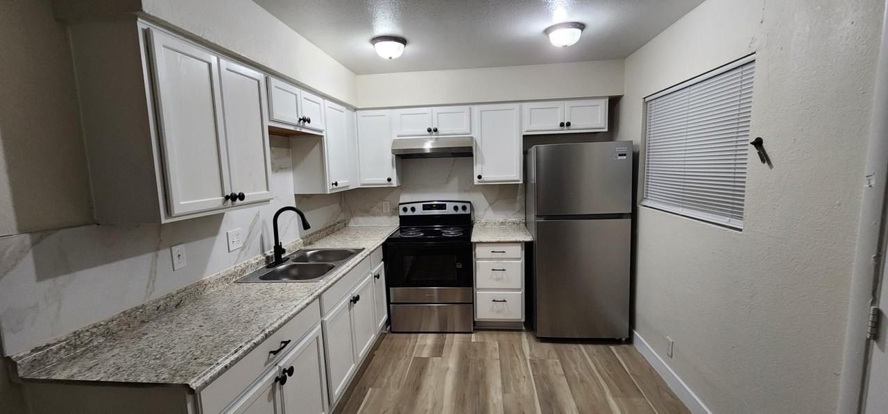 3390 Cambridge St - Photo 6 of 10