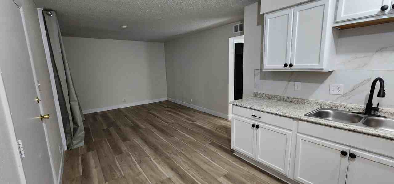 3390 Cambridge St - Photo 7 of 10