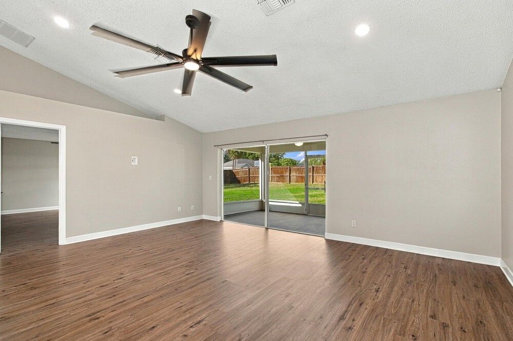 297 Bent Oak Ct - Photo 4 of 16