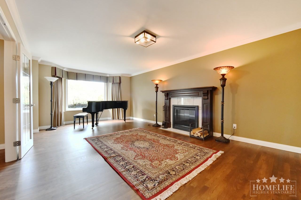 14564 18a Ave - Photo 4 of 33