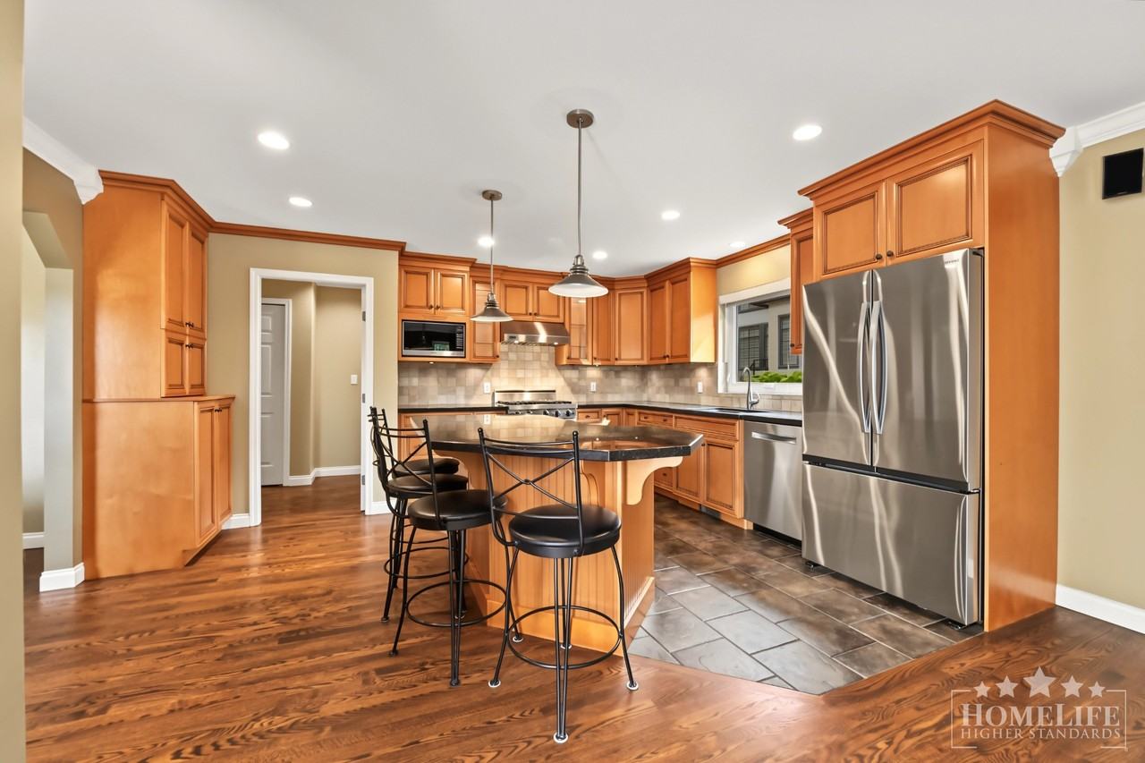 14564 18a Ave - Photo 6 of 33