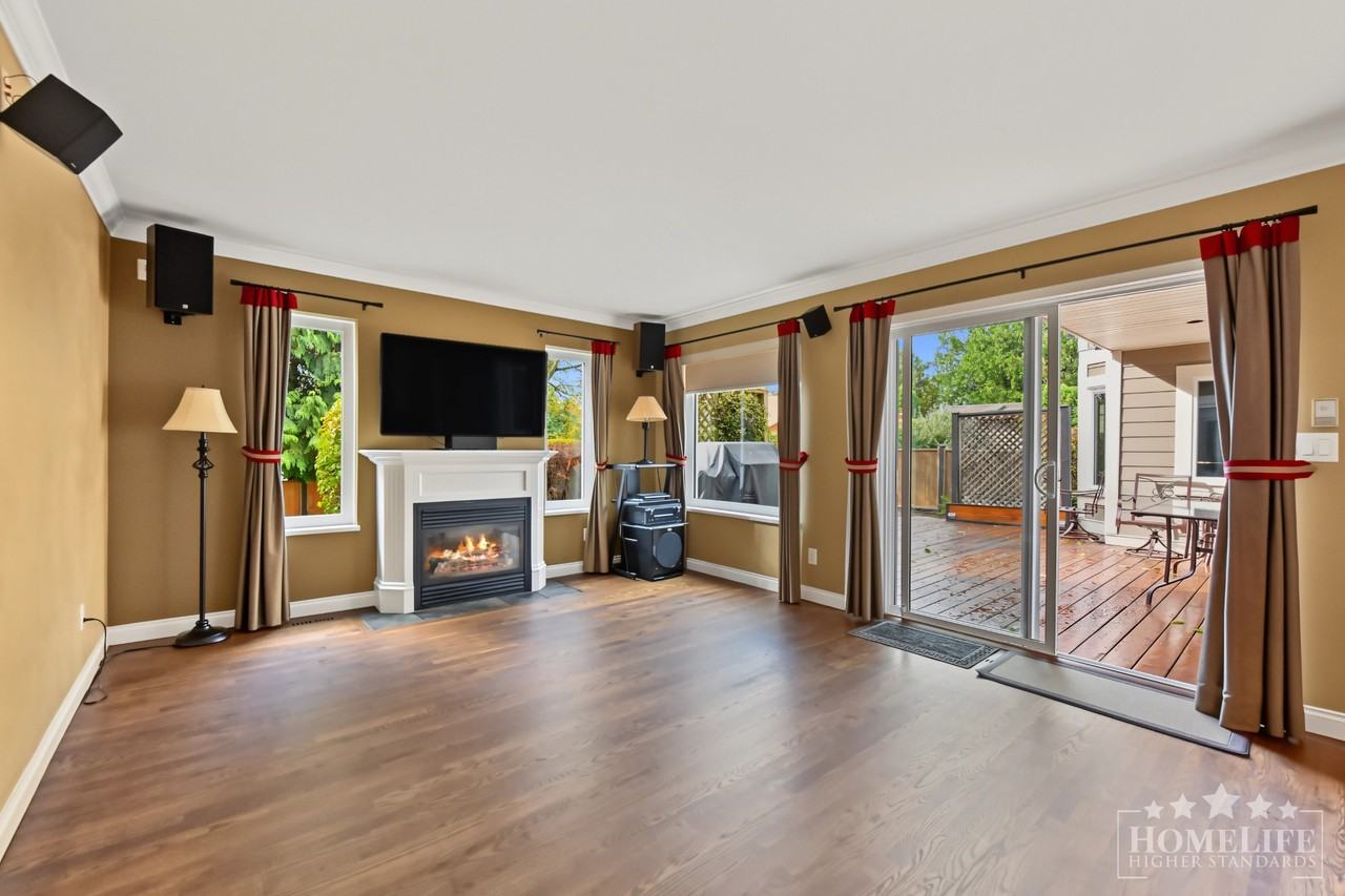 14564 18a Ave - Photo 7 of 33