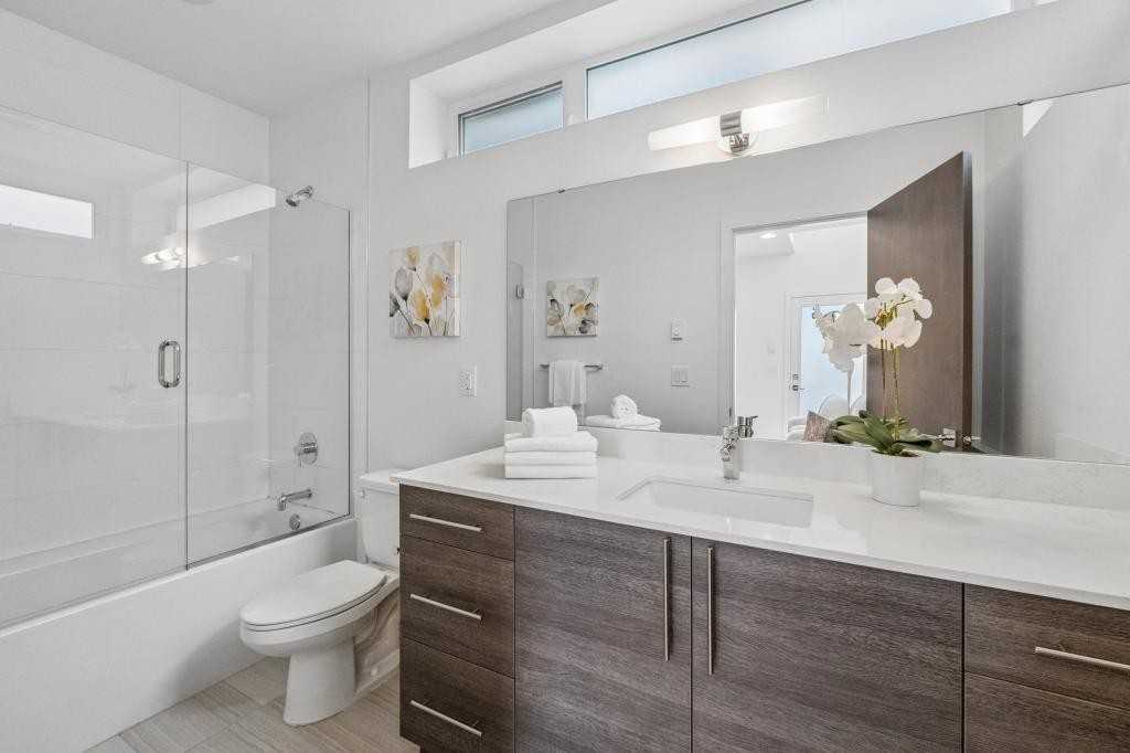 3920 1st Ave Ne - Photo 3 of 31