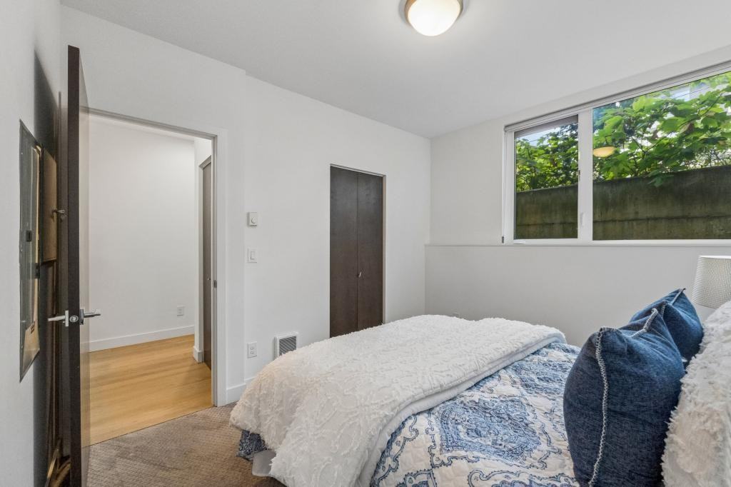 3920 1st Ave Ne - Photo 7 of 31