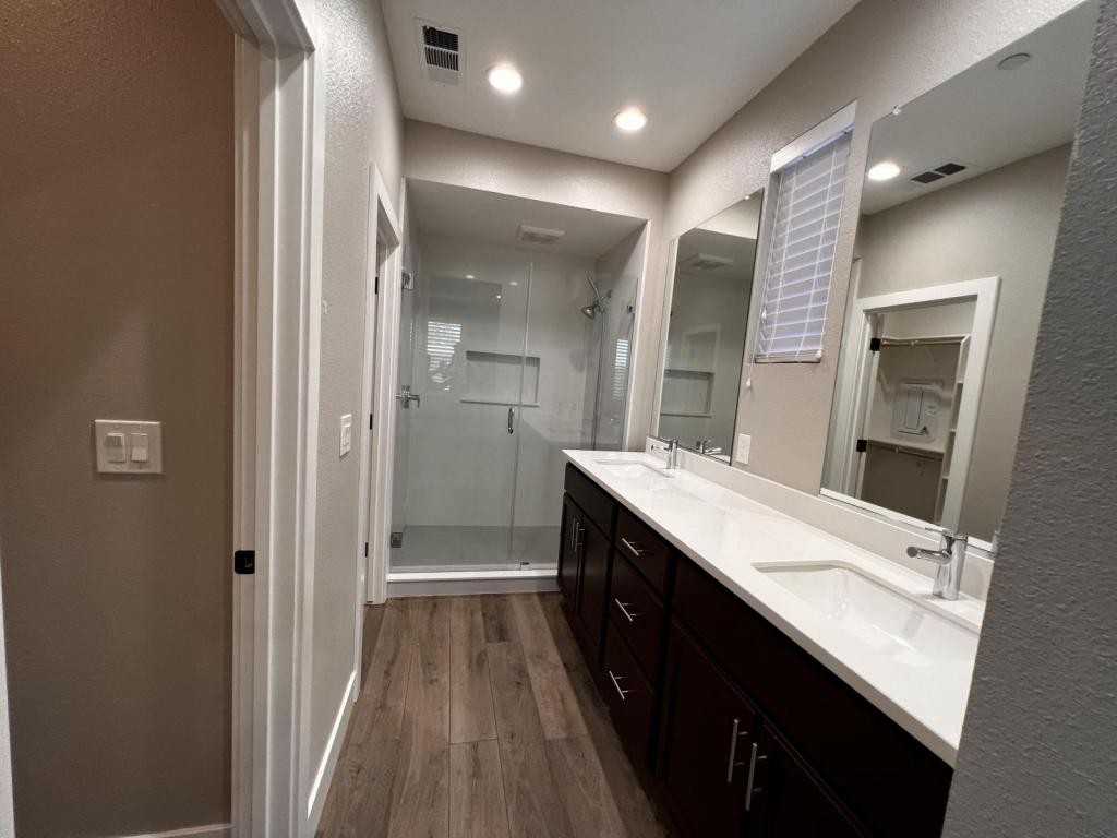 571 Murdoch Ct - Photo 3 of 10