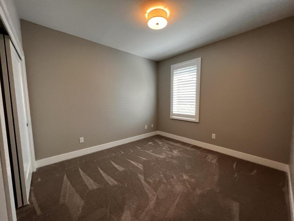 571 Murdoch Ct - Photo 5 of 10