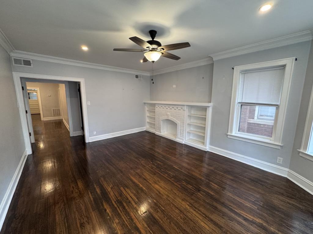 5725 N Artesian Ave - Photo 3 of 12