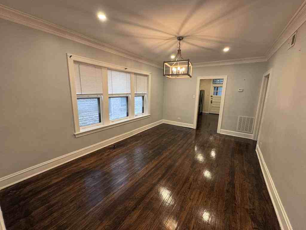 5725 N Artesian Ave - Photo 4 of 12