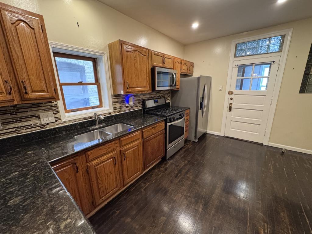 5725 N Artesian Ave - Photo 6 of 12