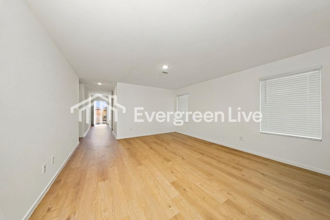 9608 Nw 123rd St - Photo 4 of 16