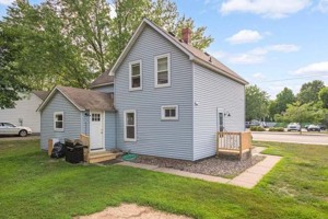 featured image of 20660 Holyoke Ave