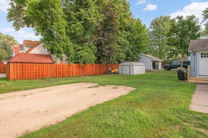 20660 Holyoke Ave - Photo 2 of 14