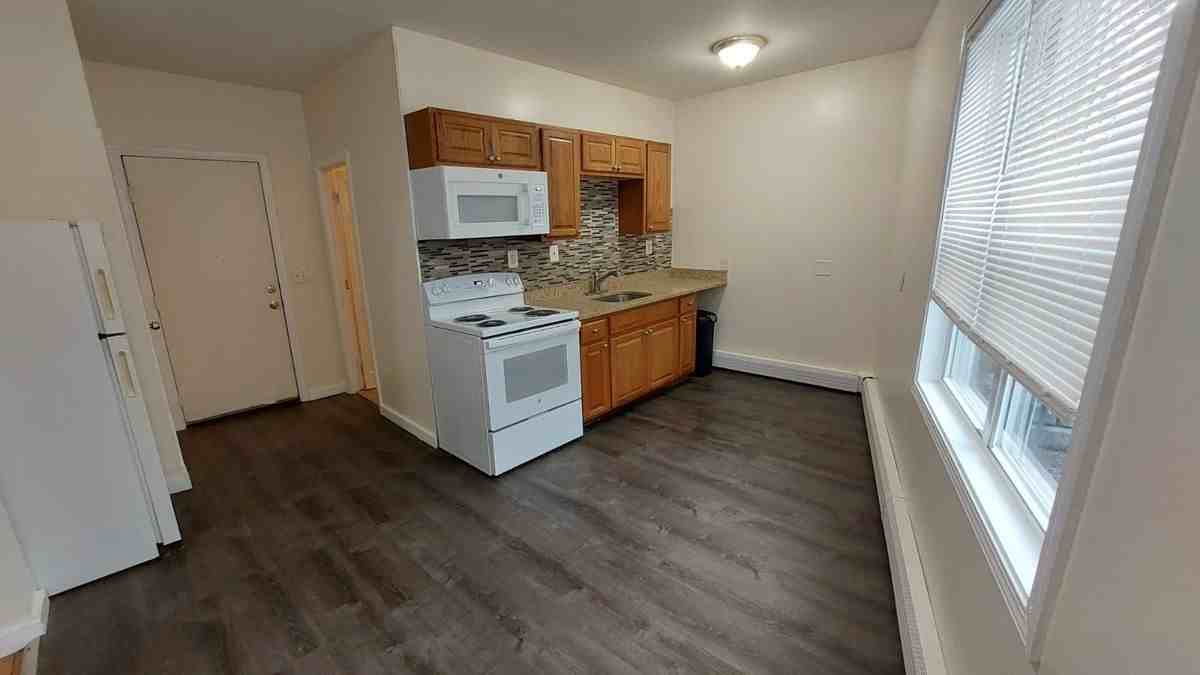 125 Rosseter St ##2r - Photo 3 of 14
