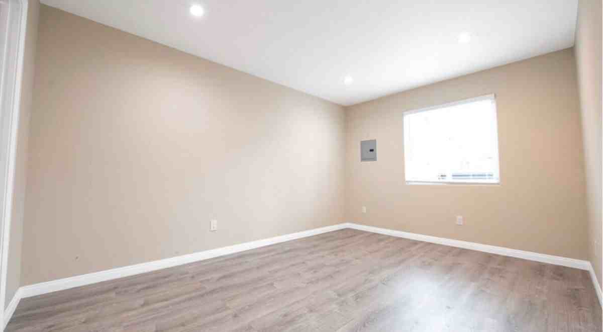 2742 S Rimpau Blvd - Photo 5 of 6
