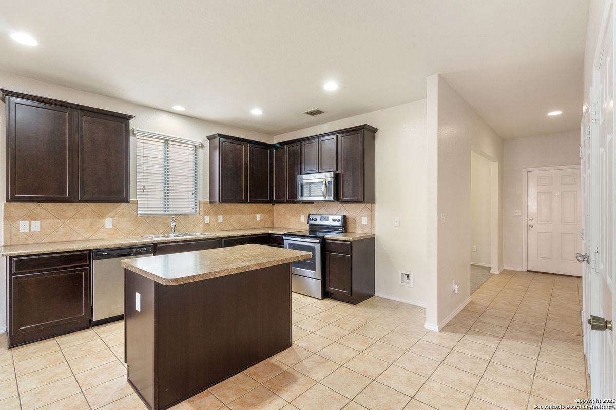 3746 Lazy Diamond - Photo 5 of 25