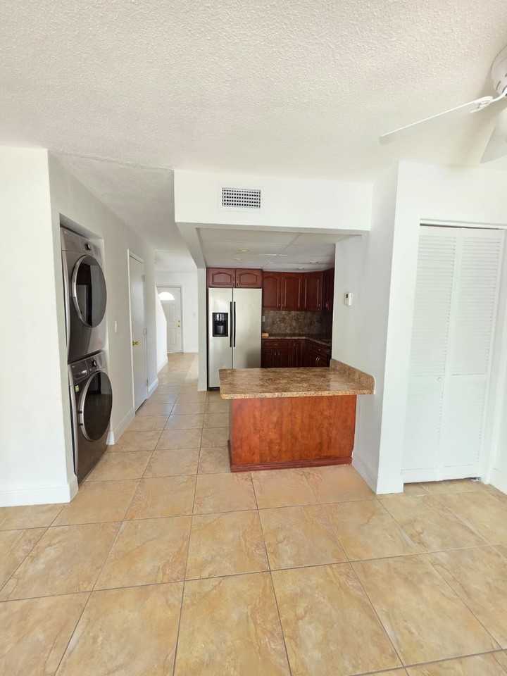 10972 Southwest 4th Street #J2 - Photo 6 of 15