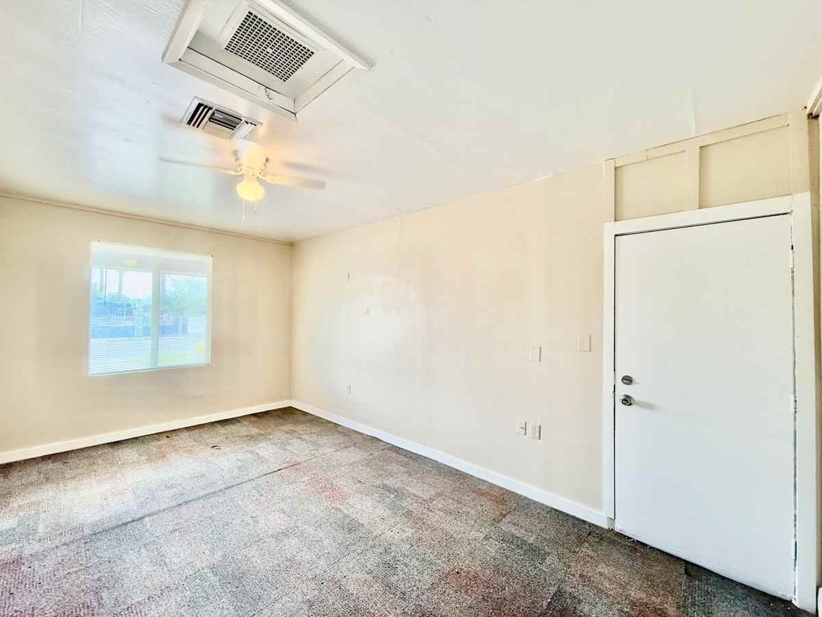 7842 W Colter St - Photo 6 of 17