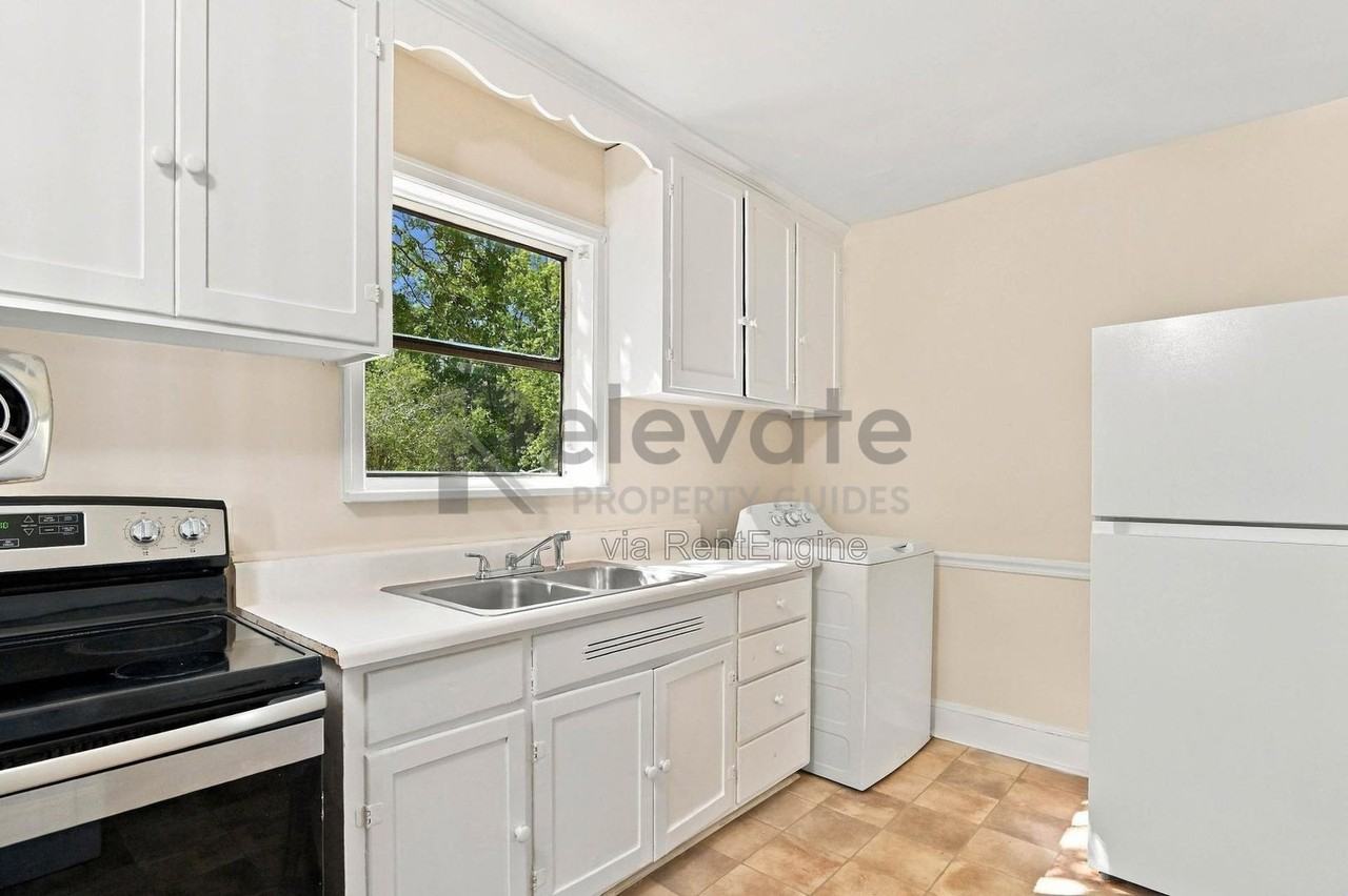 2409 Hungary Rd - Photo 7 of 32