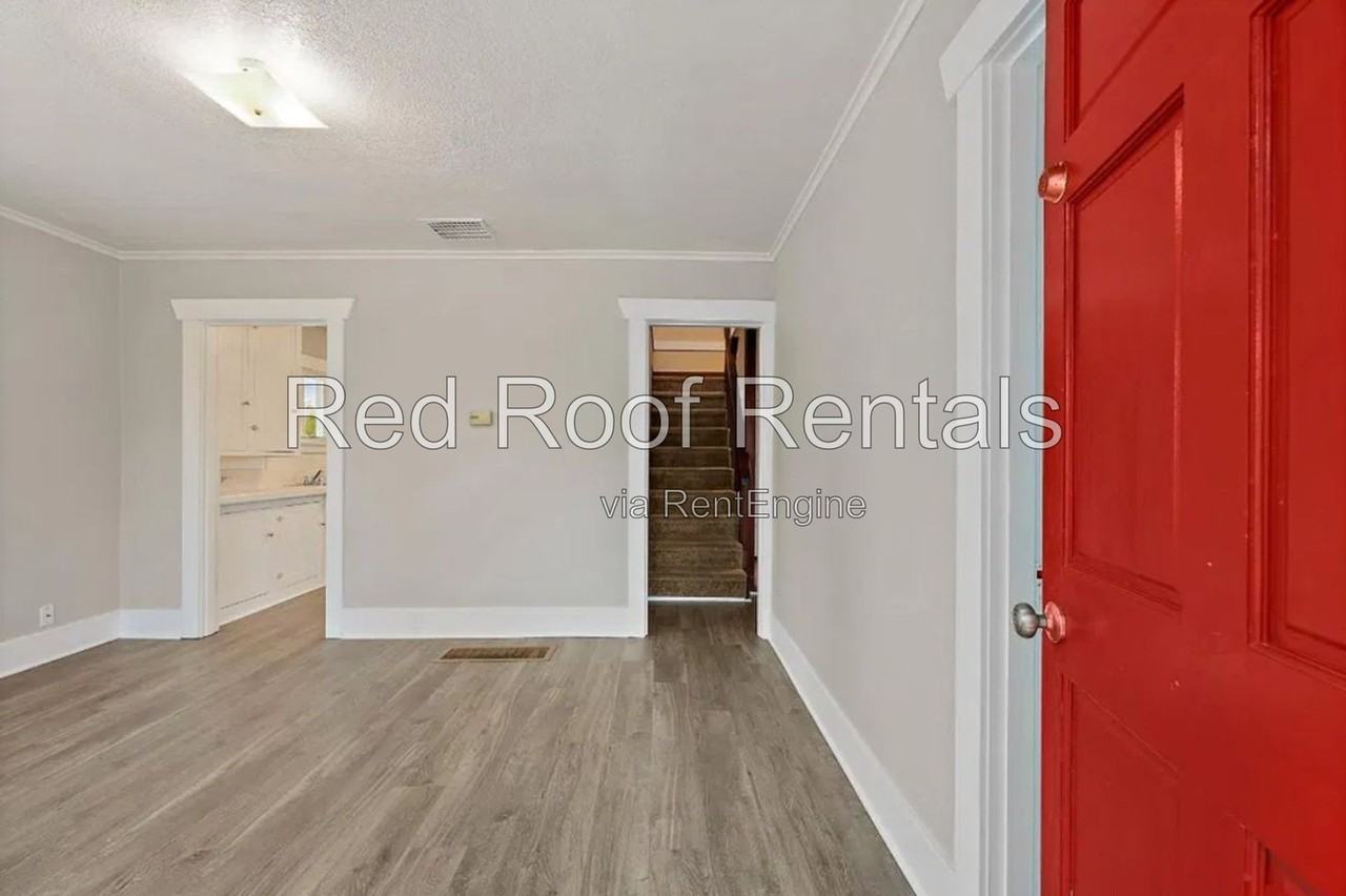 1601 S Cushman Ave - Photo 3 of 32