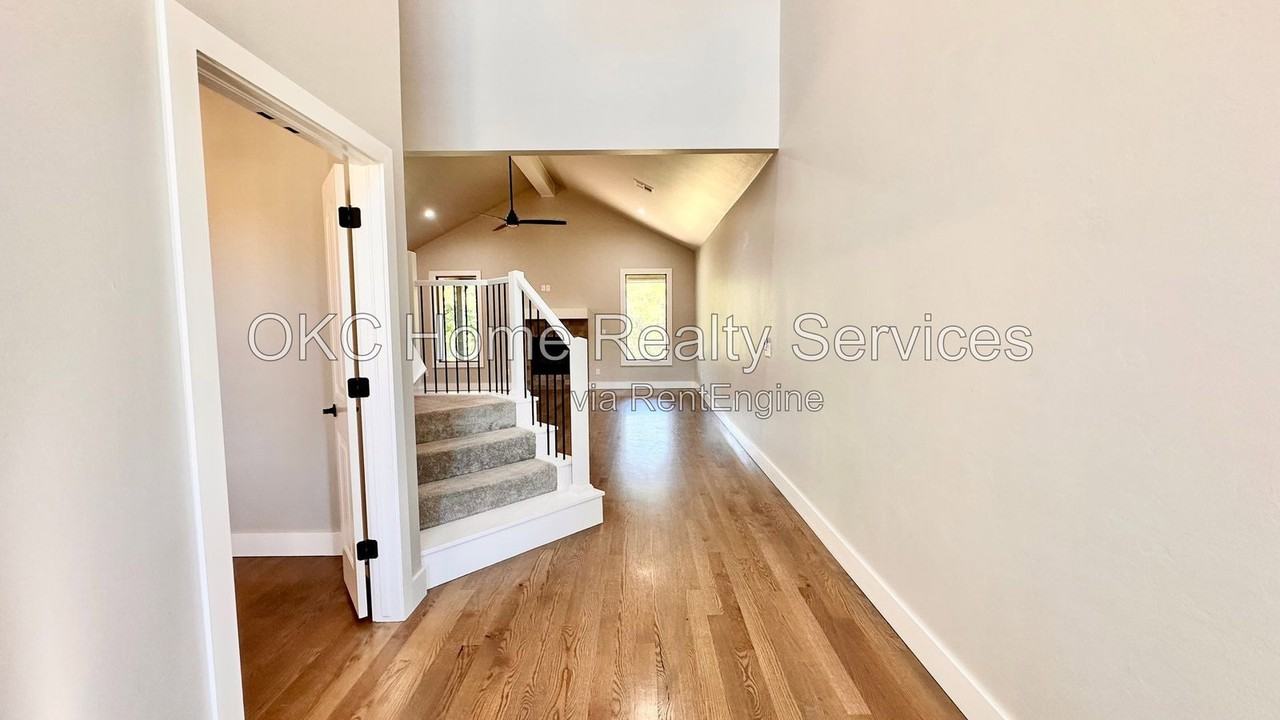 4300 Luke Ln - Photo 2 of 46