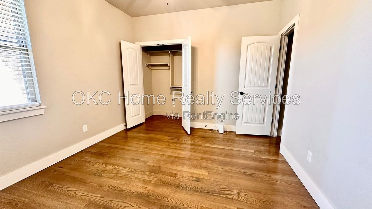 4300 Luke Ln - Photo 3 of 46