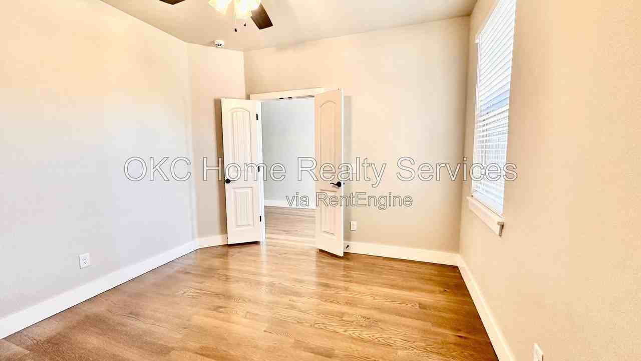 4300 Luke Ln - Photo 4 of 46