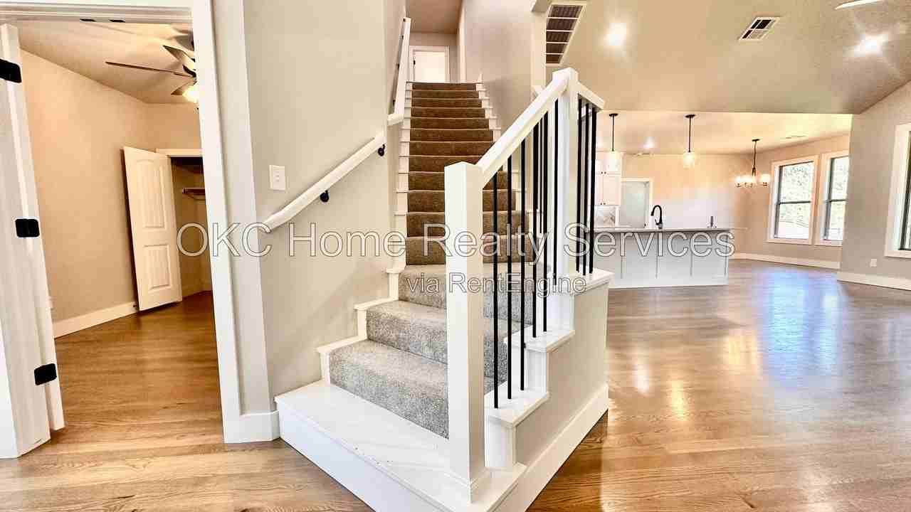 4300 Luke Ln - Photo 5 of 46