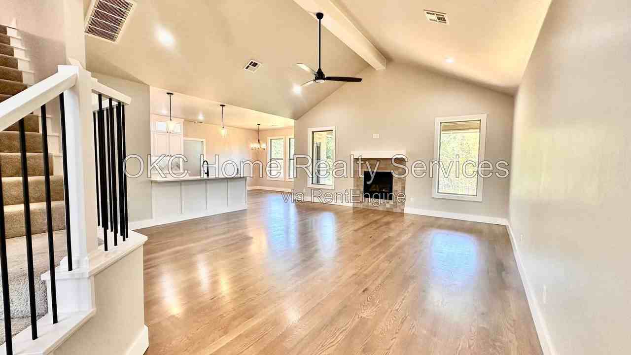 4300 Luke Ln - Photo 6 of 46