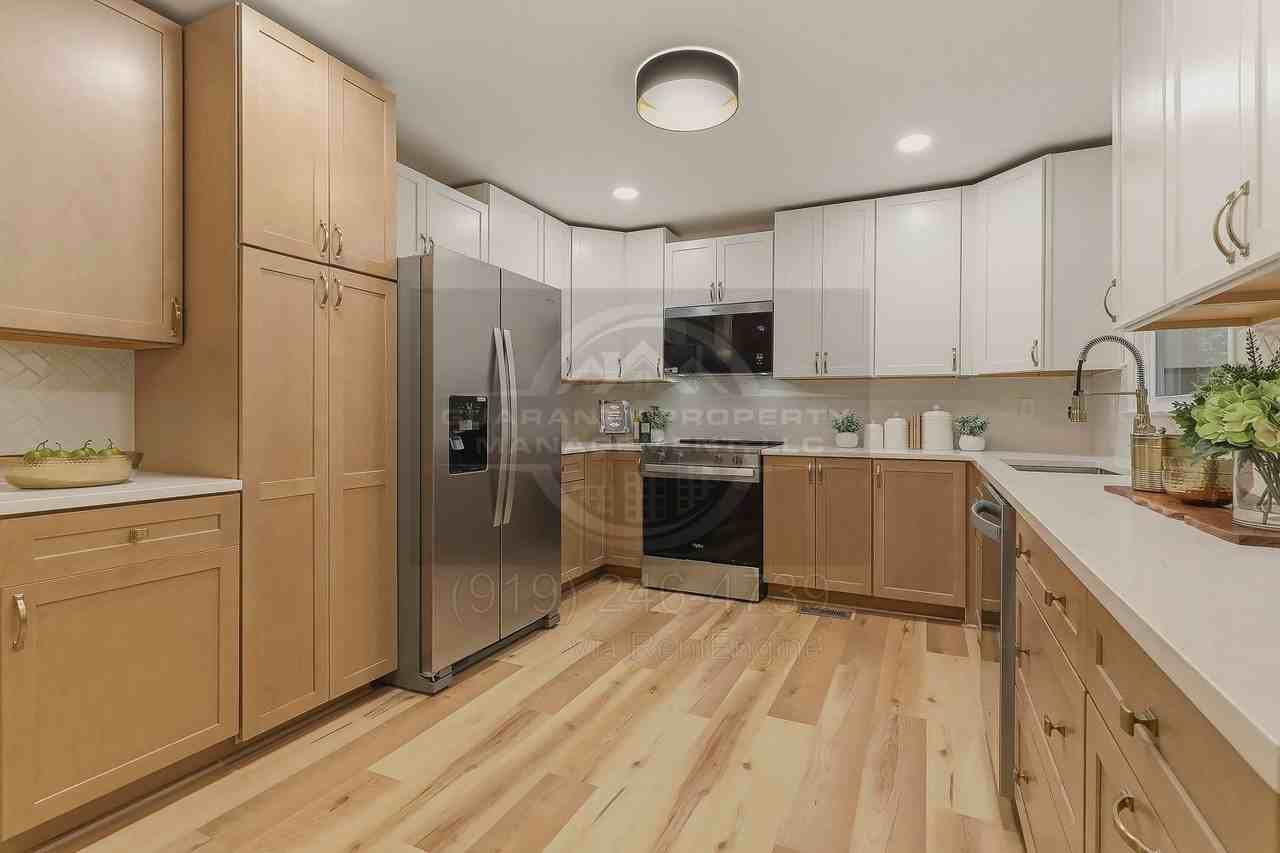 300 Simpson St - Photo 2 of 30