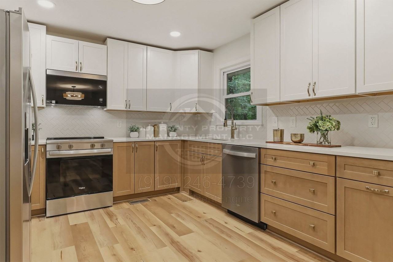 300 Simpson St - Photo 4 of 30