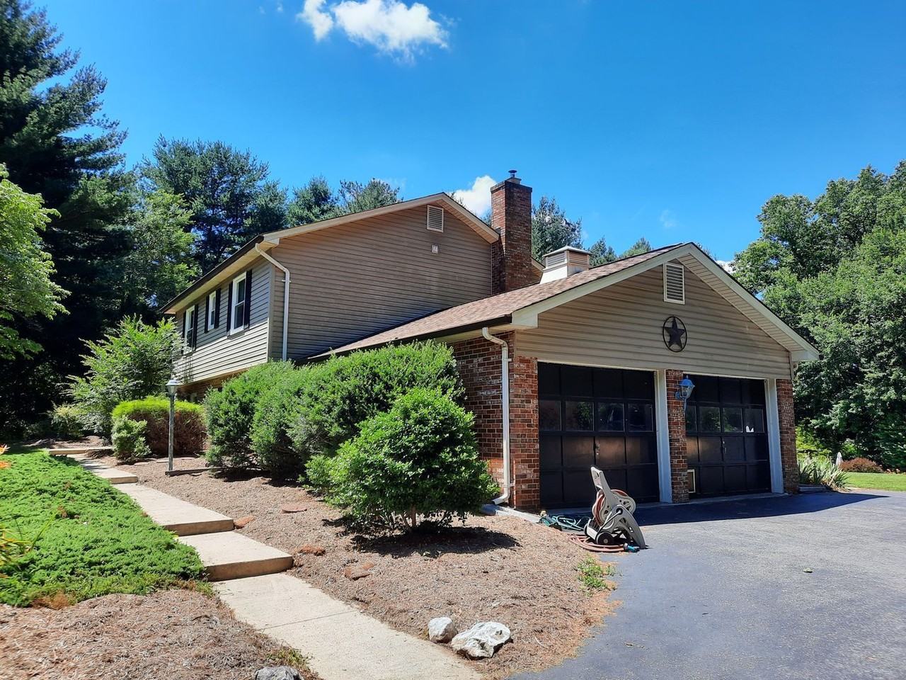 2115 Smoky Rd - Photo 5 of 35