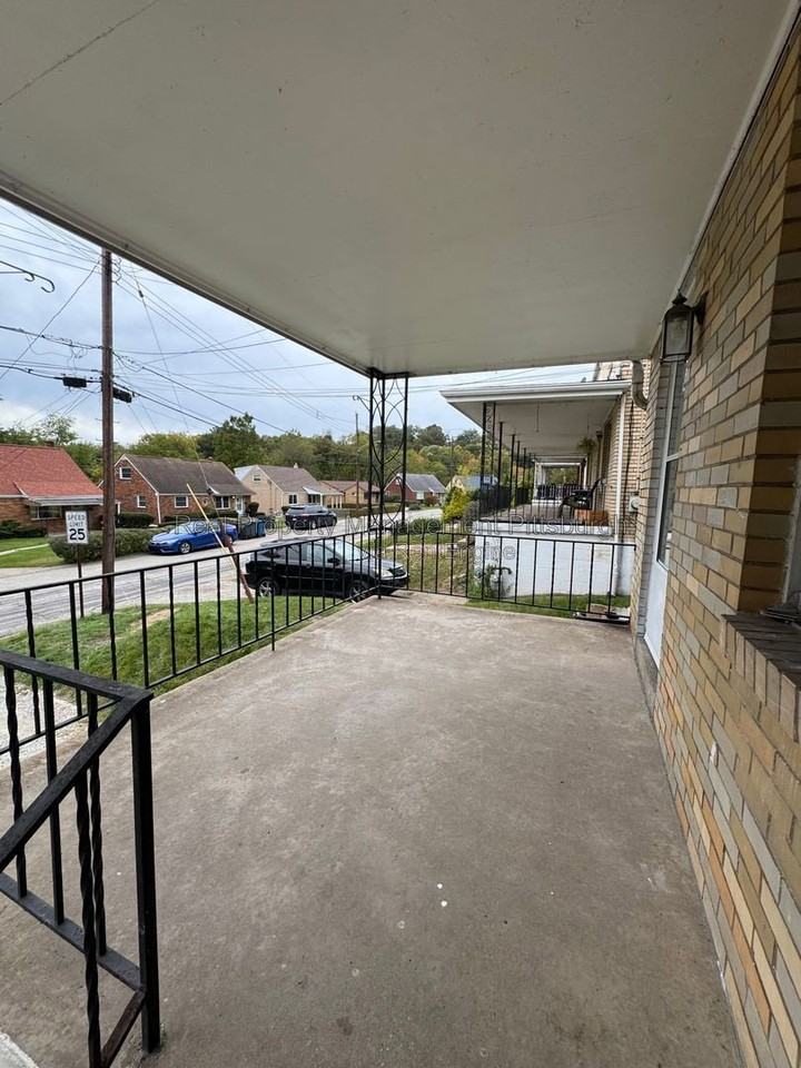 93 N Joslyn Dr - Photo 2 of 18