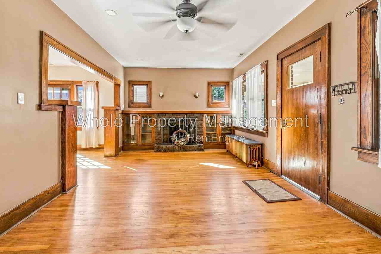 2820 Birch St - Photo 4 of 35