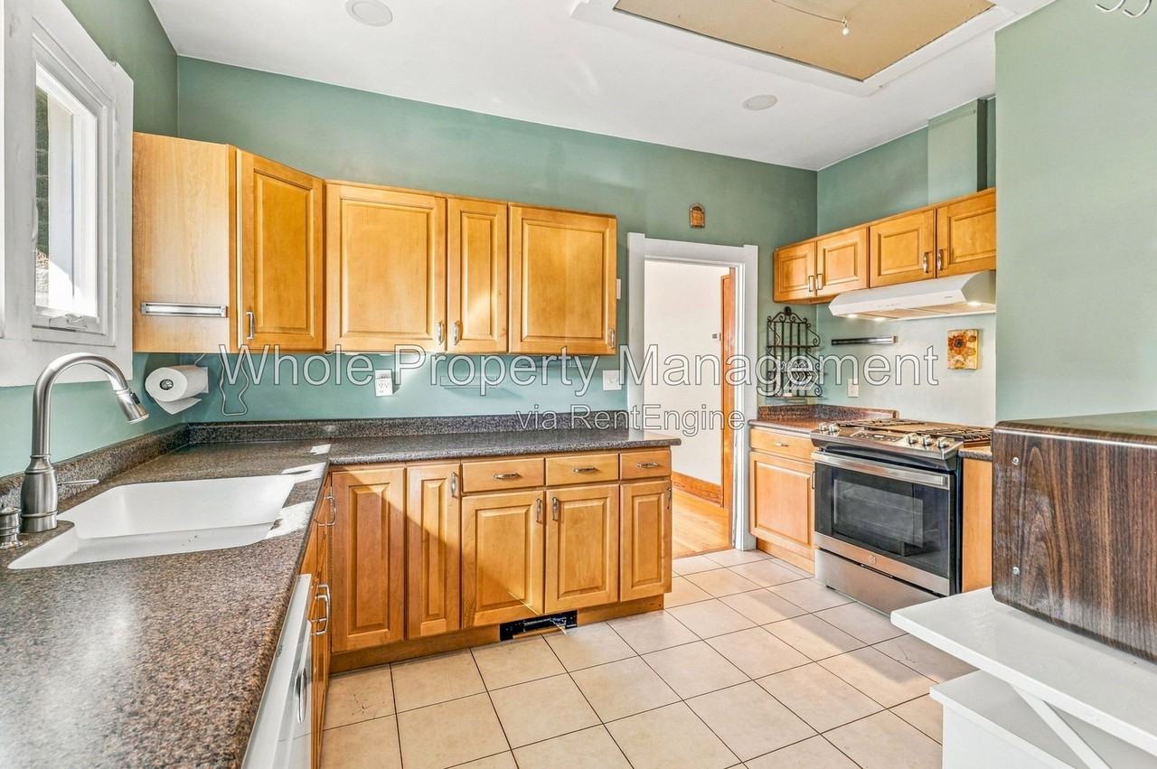 2820 Birch St - Photo 7 of 35