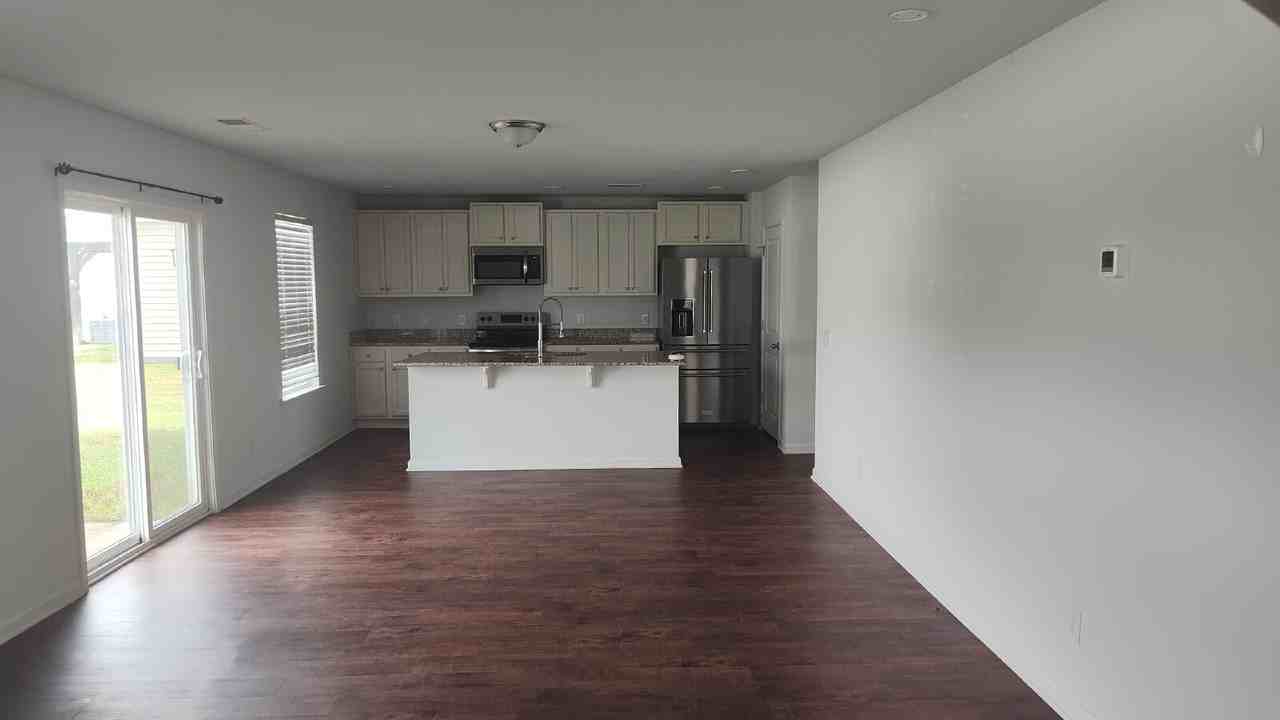 27 Hawkhorn Ct - Photo 2 of 17