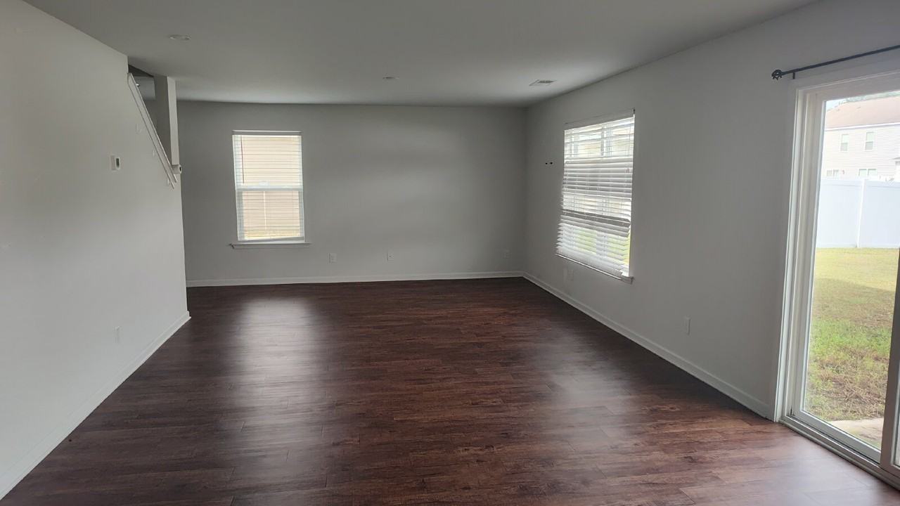 27 Hawkhorn Ct - Photo 4 of 17
