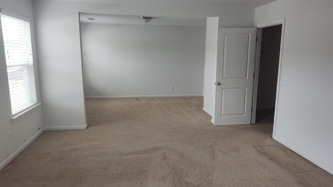 27 Hawkhorn Ct - Photo 5 of 17