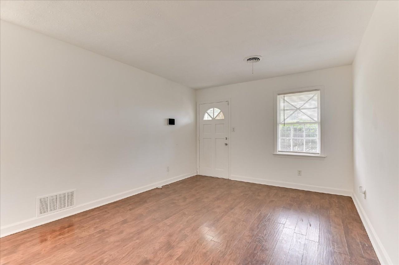 710 Wallace St - Photo 7 of 35