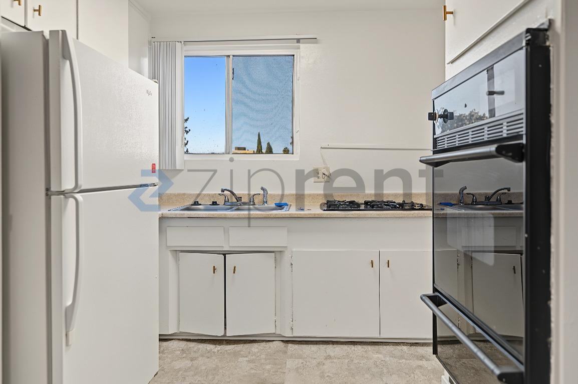1934 S Holt Ave #5 - Photo 5 of 14