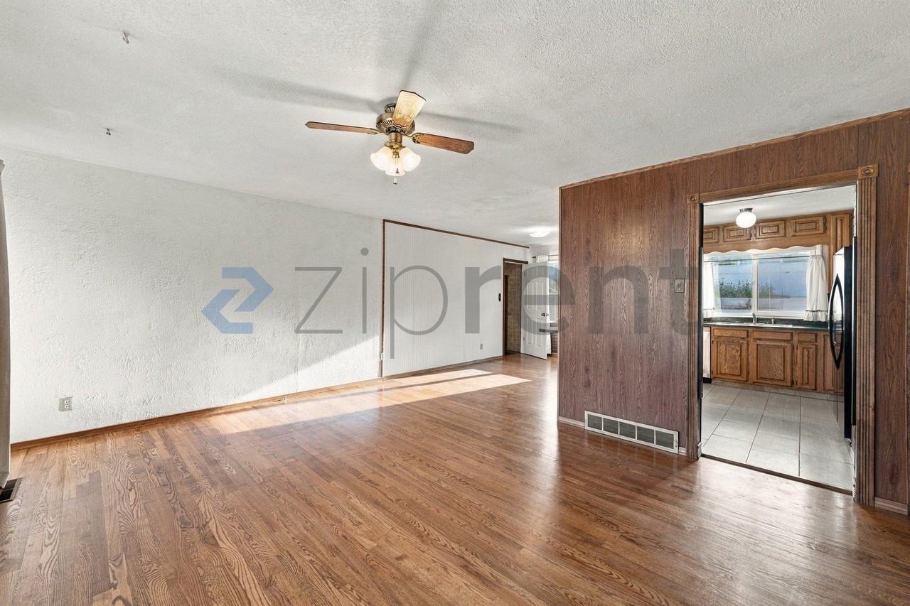32 Dudley Ave - Photo 4 of 23