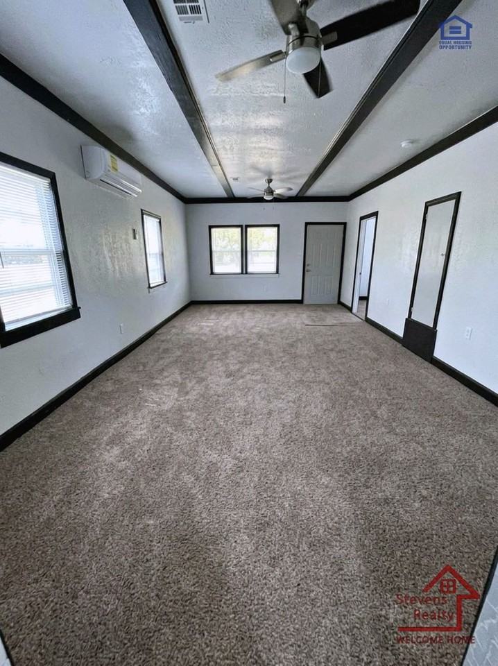 904 Sw G Ave - Photo 3 of 4