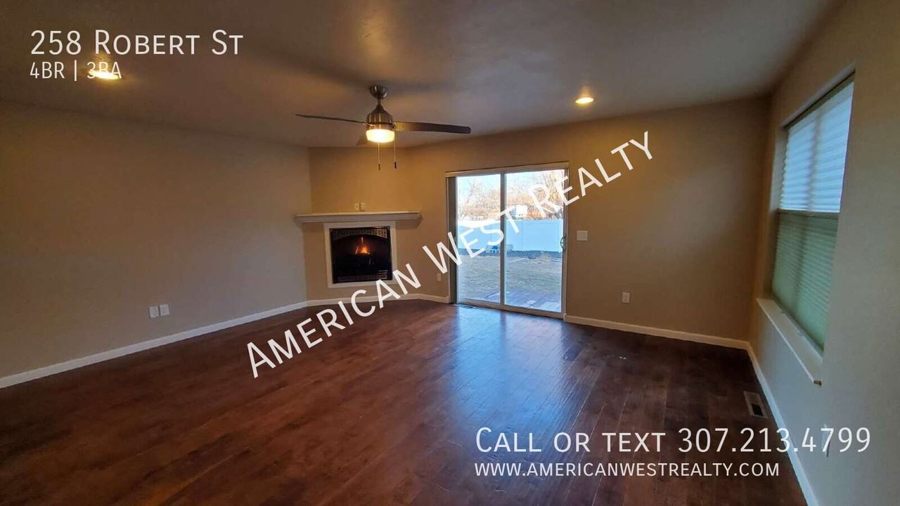 258 Robert St - Photo 2 of 17