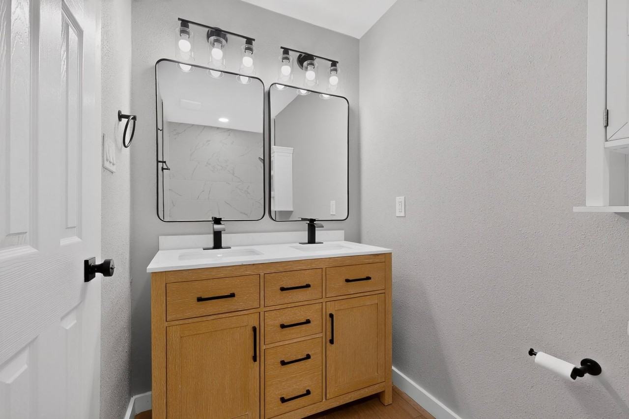 3304 Castle Dr - Photo 3 of 50